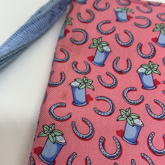 Vineyard Vines for Kentucky Derby Mint Julep Horseshoe Satin Wristlet - Picture 10 of 11
